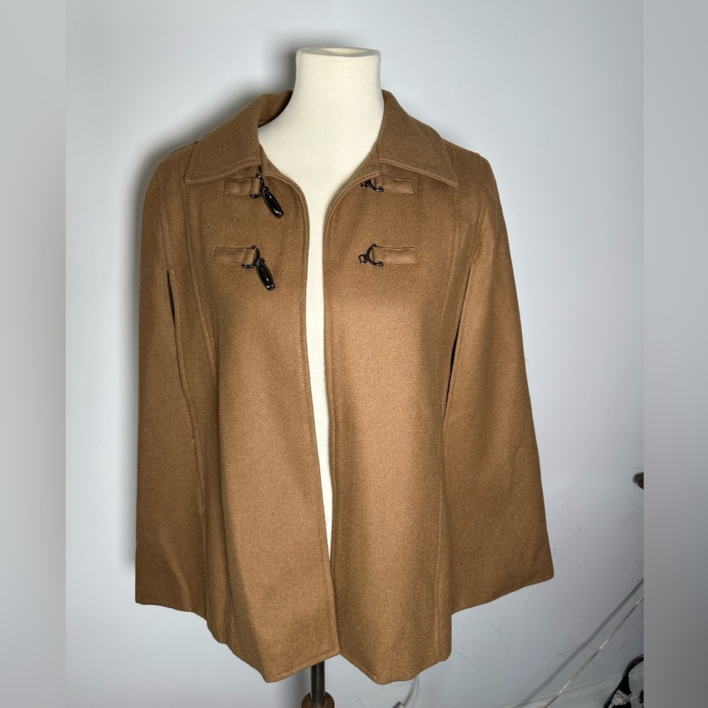 Tan Capelet